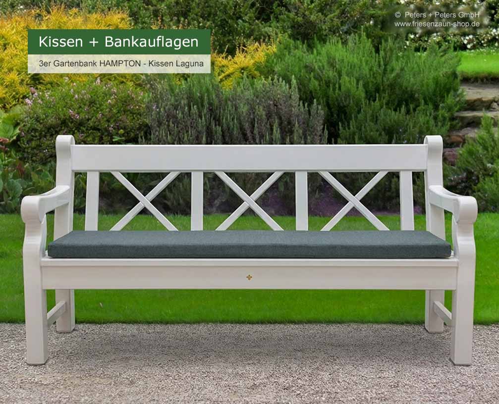Kissen im Dessin Laguna  auf  weißer 3er Gartenbank HAMPTON