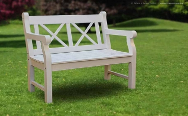 Weiße Gartenbank mit Kreuzen in der Rückenlehne - 2er Holzbank "CLIFF Exklusive" aus ODUM-IROKO Hartholz